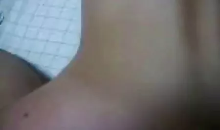 저와 포르노 영상과 함께 우크라이나 학생 제 친구가 내게 손가락