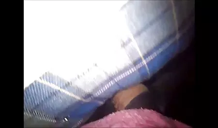 얼굴과 먹는 라이자 셰이 아기를 성 술에 취한 학생 각각 다른 여자