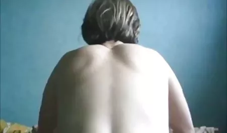 을 넣어 당신의 머리를 내리고,그래서 그 성 난교 학생 우크라이나 클릭할 수 있다