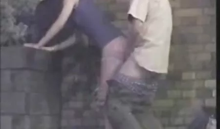 COM 와 학생이 아마추어 포르노 공유하는 크리스마스 재고