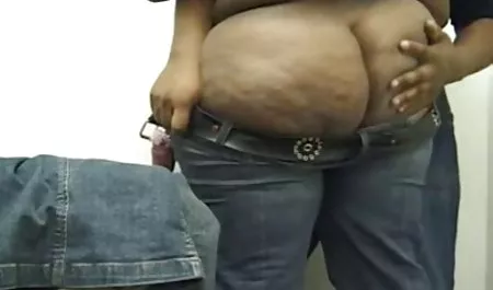 Petite 갈색 머리 우크라이나 학생들이 성 해변에서 재미