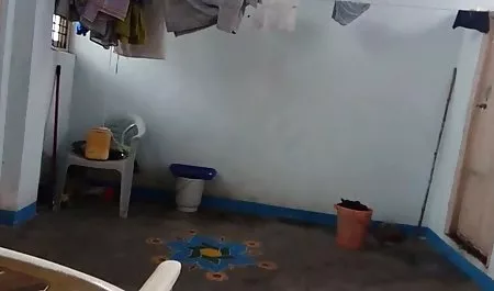잠망경을 개인르 학생 비디오 보여줍
